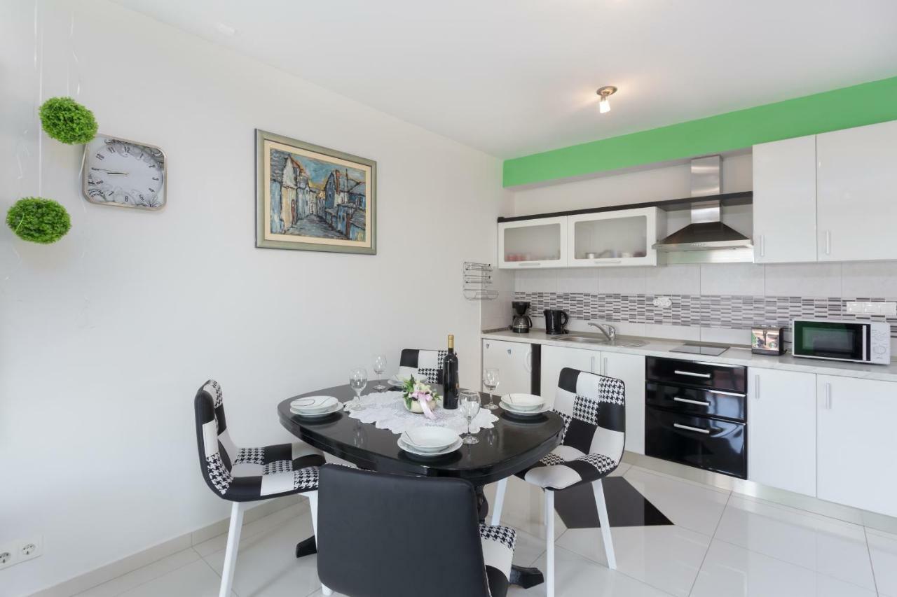 Apartments Silva สลาทิเน ภายนอก รูปภาพ