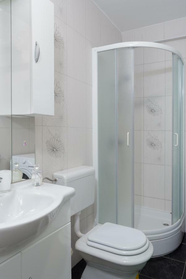 Apartments Silva สลาทิเน ภายนอก รูปภาพ
